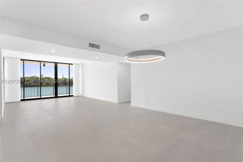 5 bedroom Condominium at 1000 Venetian Way 301/303, One Thousand Venetian Way, Miami — photo 2