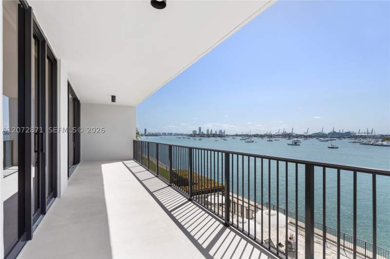 5 bedroom Condominium at 1000 Venetian Way 301/303, One Thousand Venetian Way, Miami — photo 4