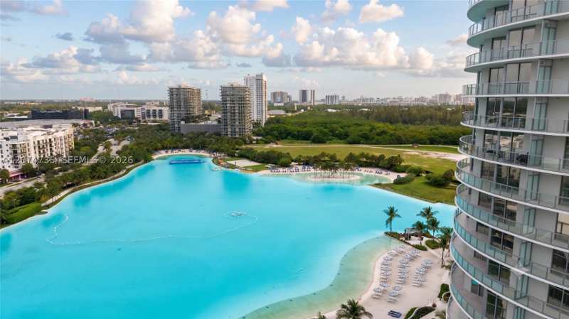 1 bedroom Condominium at 2411 Laguna Circle 1704, One Park Tower, North Miami — photo 1