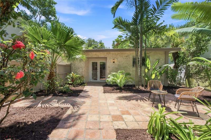 4 bedroom SingleFamilyResidence at 4110 Battersea Rd, Coconut Grove Manor, Miami — photo 4