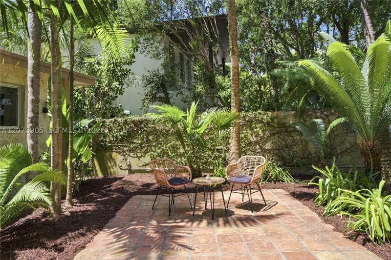 4 bedroom SingleFamilyResidence at 4110 Battersea Rd, Coconut Grove Manor, Miami — photo 5