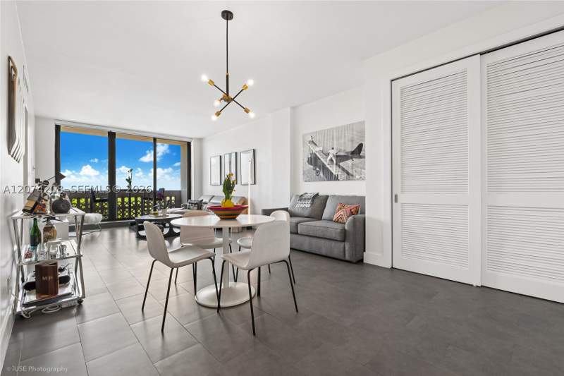 1 bedroom Condominium at 90 Edgewater Dr Ph11, Gables Waterway Towers Co, Coral Gables — photo 2