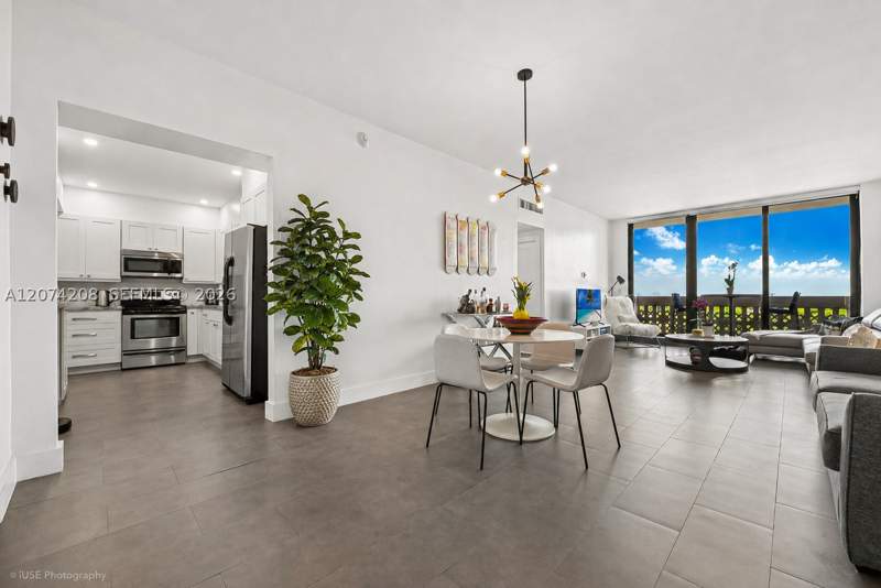 1 bedroom Condominium at 90 Edgewater Dr Ph11, Gables Waterway Towers Co, Coral Gables — photo 3