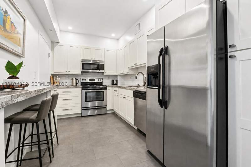 1 bedroom Condominium at 90 Edgewater Dr Ph11, Gables Waterway Towers Co, Coral Gables — photo 4