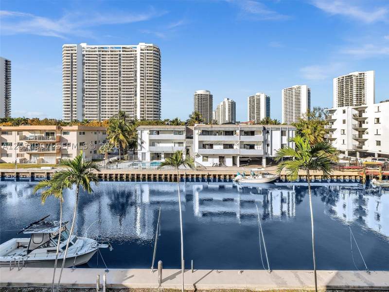 2 bedroom Condominium at 3601 NE 170th St 301 - Dock, Bayview Point South Condo, North Miami Beach — photo 5