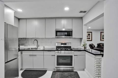 903 W 77th St, Hialeah FL - photo 10 of 29