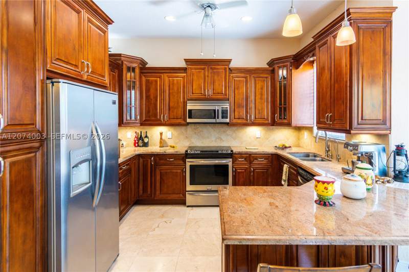 4 bedroom SingleFamilyResidence at 10564 NW 57th St, Doral Sands, Doral — photo 3