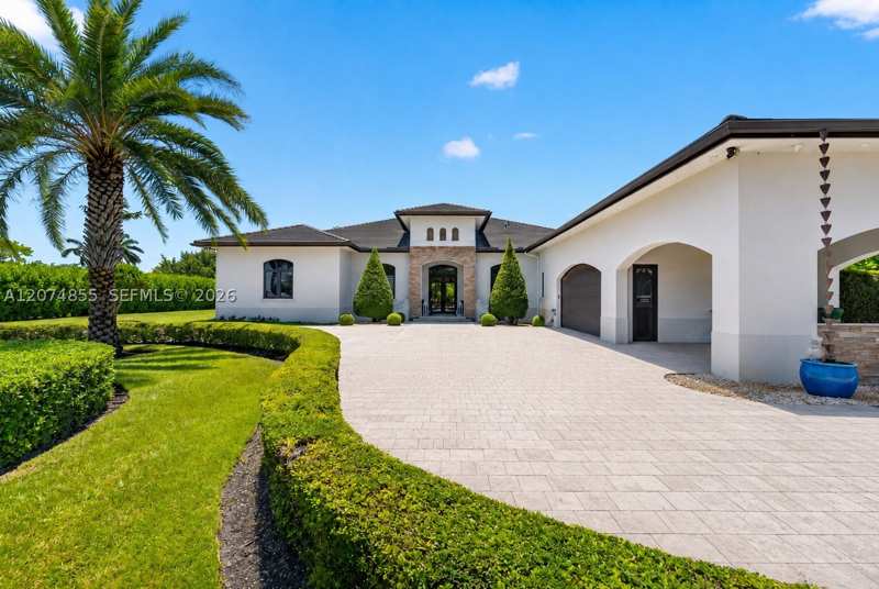 6 bedroom SingleFamilyResidence at 10352 NW 131st St, Los Jardines Estates, Hialeah Gardens — photo 1