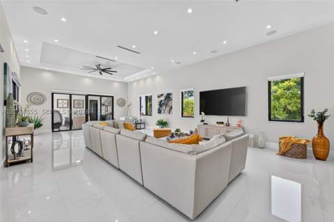 10352 NW 131st St, Hialeah Gardens FL - photo 13 of 31