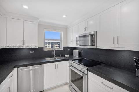 5555 Collins Ave 16B, Miami Beach FL - photo 8 of 35