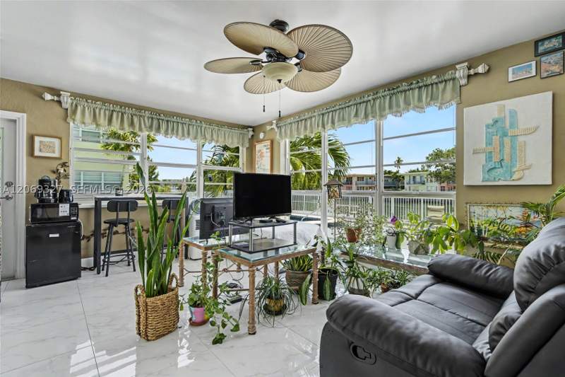 2 bedroom Condominium at 350 S Shore Dr 15, 350 So Shore Dr At Villag, Miami Beach — photo 2