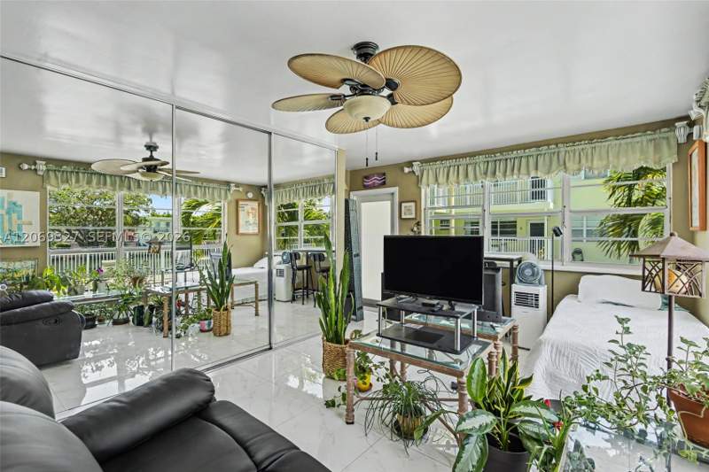 2 bedroom Condominium at 350 S Shore Dr 15, 350 So Shore Dr At Villag, Miami Beach — photo 3