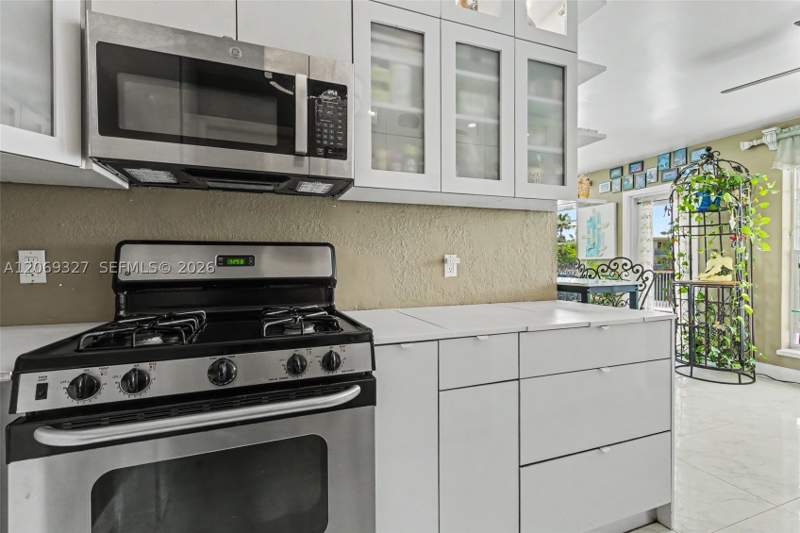2 bedroom Condominium at 350 S Shore Dr 15, 350 So Shore Dr At Villag, Miami Beach — photo 5