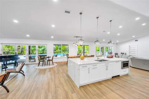 8440 SW 182nd Ter, Palmetto Bay FL - photo 11 of 81