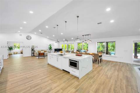 8440 SW 182nd Ter, Palmetto Bay FL - photo 13 of 81