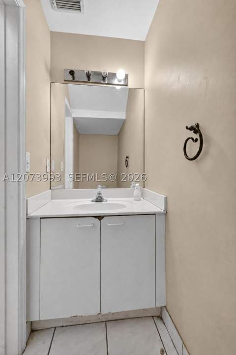 253 NE 211th Ter, Miami FL - photo 12 of 45