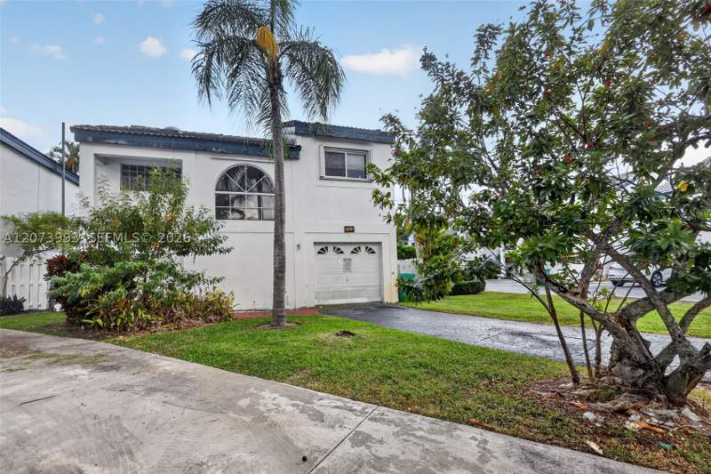 3 bedroom SingleFamilyResidence at 253 NE 211th Ter, San Simeon Homes, Miami — photo 2