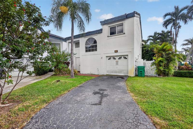 3 bedroom SingleFamilyResidence at 253 NE 211th Ter, San Simeon Homes, Miami — photo 3