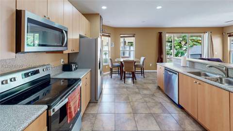 2215 Portofino Ave, Homestead FL - photo 11 of 75