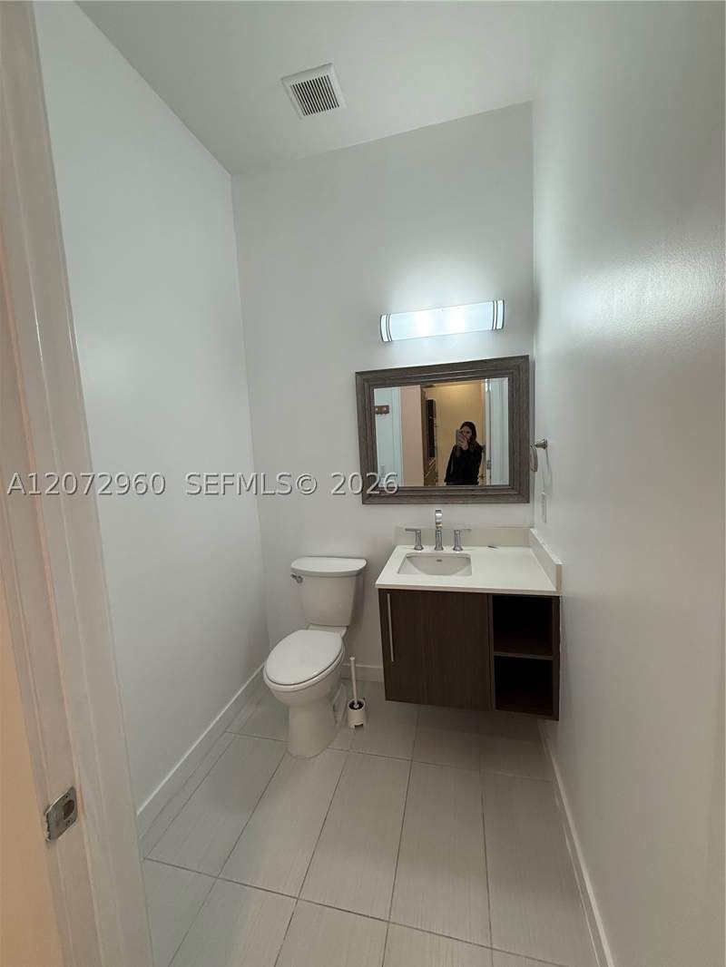 1 bedroom Condominium at 7661 NW 107th Ave 813, Grand Bay Commons South, Doral — photo 2