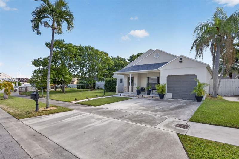 4 bedroom SingleFamilyResidence at 15401 SW 144th Ave, American Homes, Miami — photo 2