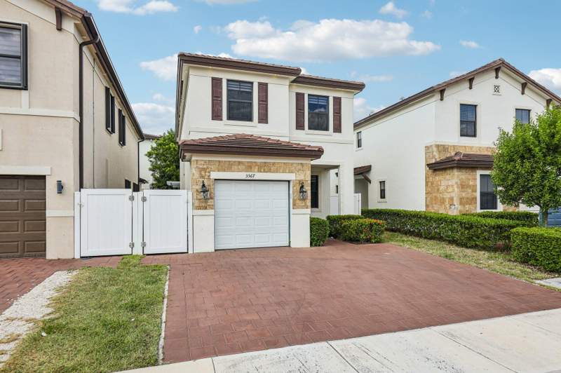 4 bedroom SingleFamilyResidence at 3567 W 110th Terrace, Aquabella North, Hialeah — photo 3