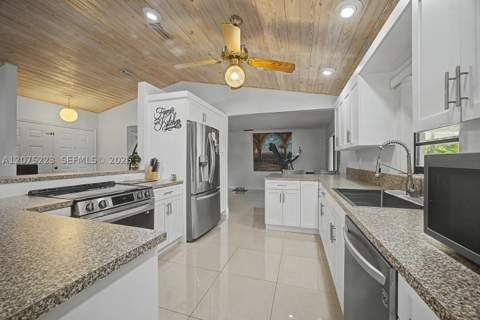 16880 SW 278th St, Homestead FL - photo 9 of 33