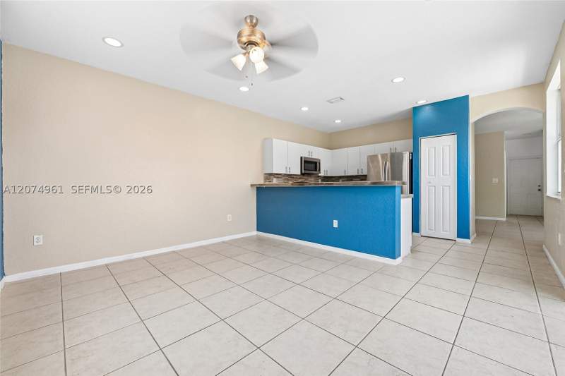 4 bedroom SingleFamilyResidence at 1567 SE 20th Ave, Shores At Keys Gate, Homestead — photo 4