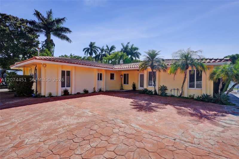 4 bedroom SingleFamilyResidence at 2 NE 160th St, Bisc Gardens Sec C, Miami — photo 1