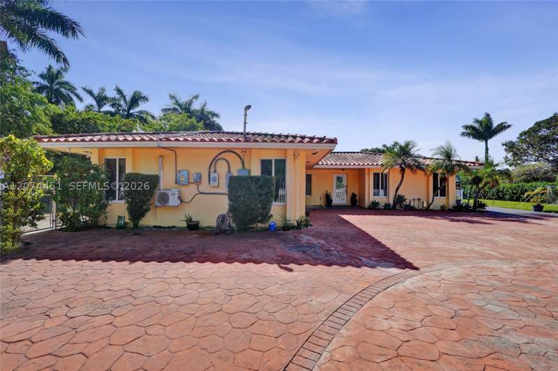 4 bedroom SingleFamilyResidence at 2 NE 160th St, Bisc Gardens Sec C, Miami — photo 4