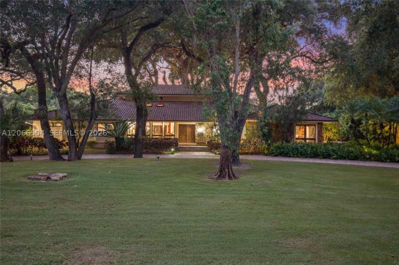 7 bedroom SingleFamilyResidence at 9490 Old Cutler Ln, Journeys End Estates, Coral Gables — photo 1