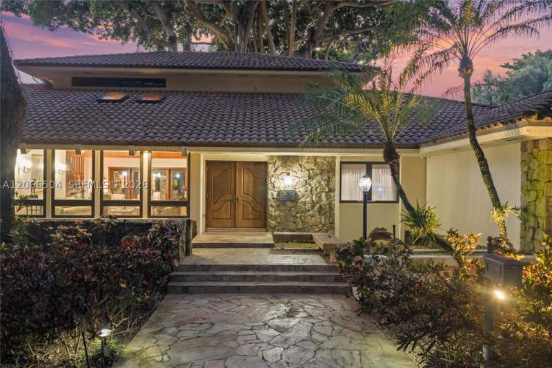 7 bedroom SingleFamilyResidence at 9490 Old Cutler Ln, Journeys End Estates, Coral Gables — photo 2