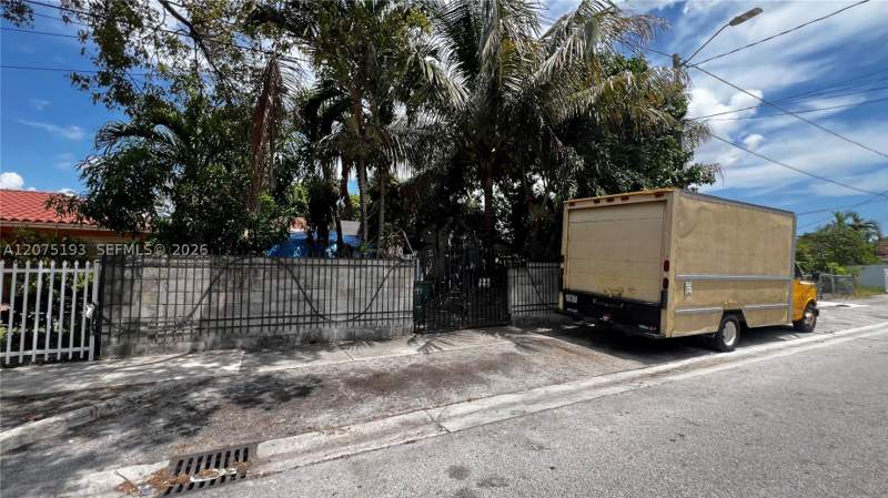 1 bedroom SingleFamilyResidence at 1531 NW 59th St, Orange Heights, Miami — photo 4