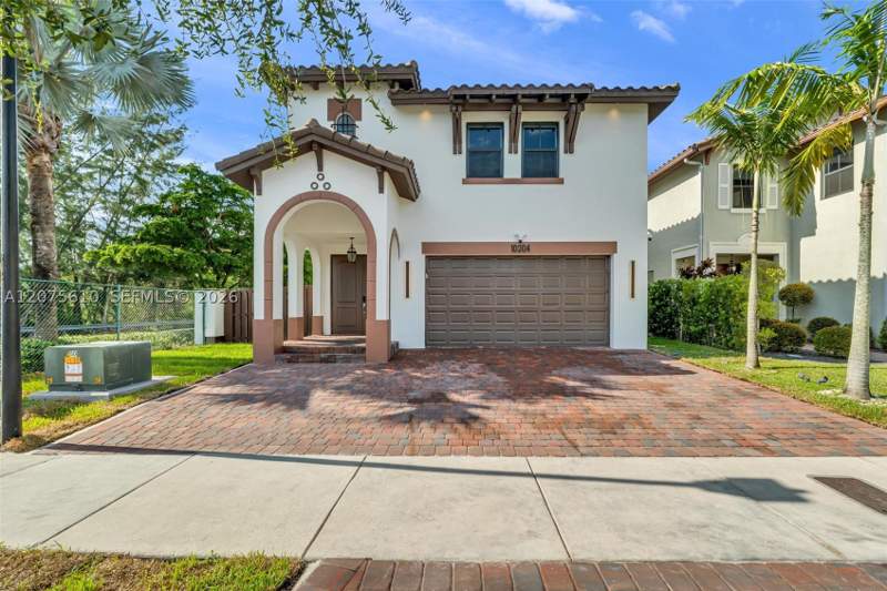 5 bedroom SingleFamilyResidence at 10204 NW 86th St, Grand Bay North, Doral — photo 4
