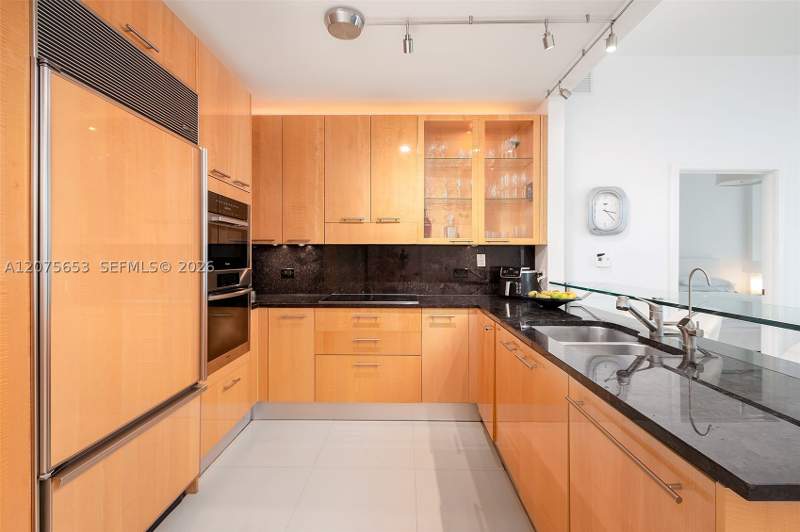 1 bedroom Condominium at 6799 Collins Ave 510, South Carillon Beach Cond, Miami Beach — photo 4
