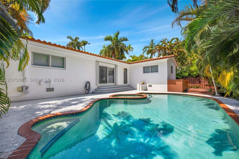 4 bedroom SingleFamilyResidence at 1085 NE 84th St, Shore Acres Amd Pl, Miami — photo 2