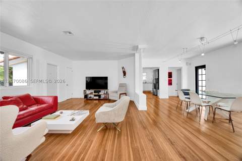 1085 NE 84th St, Miami FL - photo 9 of 48