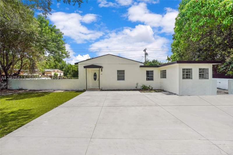 4 bedroom SingleFamilyResidence at 360 NW 179th Ter, North Ridge, Miami Gardens — photo 2