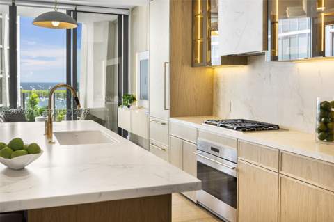 2831 S Bayshore Dr 804, Coconut Grove FL - photo 15 of 49