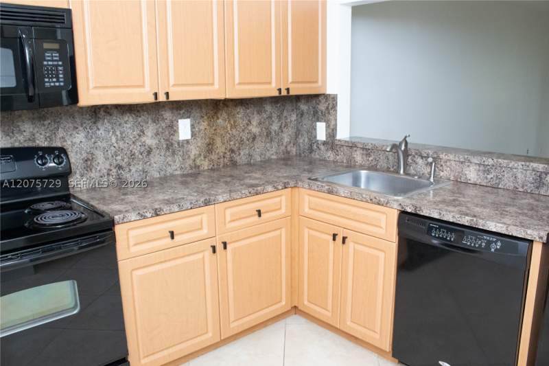 1 bedroom Condominium at 7860 Camino Real L-406, Village Of Kings Creek Co, Miami — photo 4