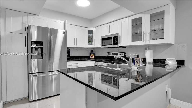 2 bedroom Townhouse at 7025 W 3rd Ct, 2ND ADDN TO PALM SPRINGS, Hialeah — photo 5