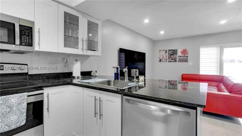 7025 W 3rd Ct, Hialeah FL - photo 8 of 16