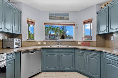 16711 SW 140th Ave, Miami FL - photo 7 of 58