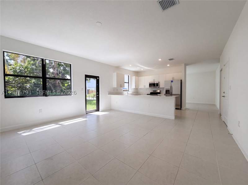 4 bedroom SingleFamilyResidence at 13020 SW 221st St, Briarcrest, Goulds — photo 3