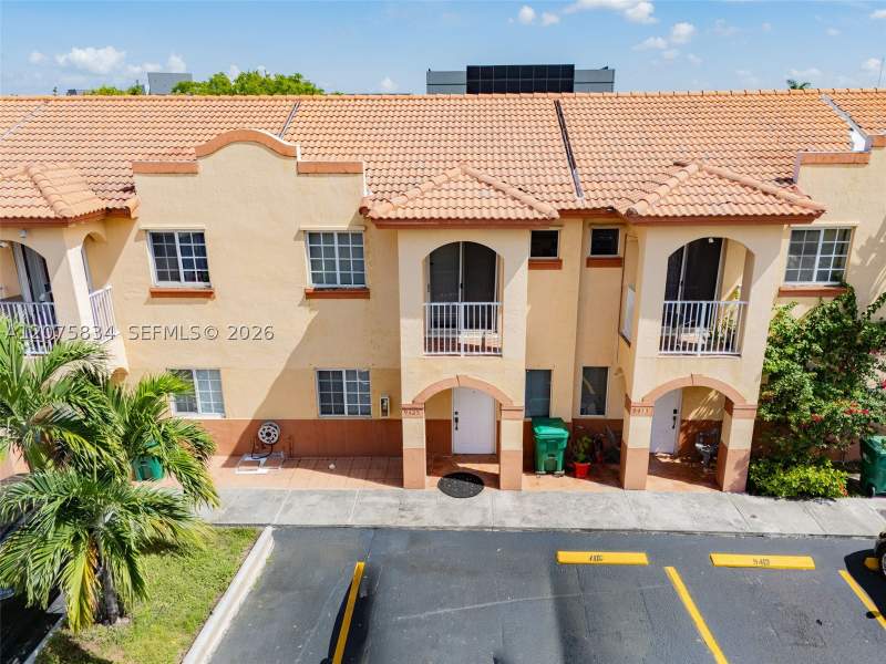 2 bedroom Townhouse at 9425 NW 114th Ln 3, Ethereal Gardens II Condo, Hialeah Gardens — photo 2