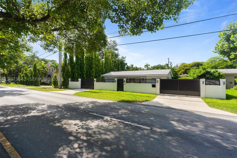 3 bedroom SingleFamilyResidence at 932 Bird Rd, C Gab Country Club Sec 5, Coral Gables — photo 5