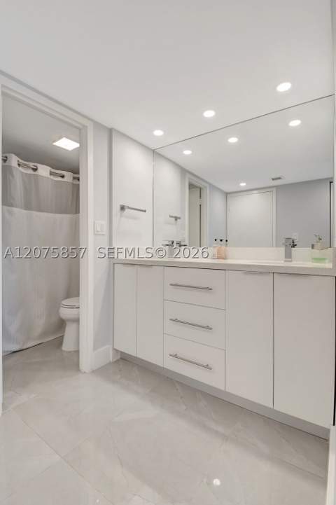 100 Bayview Dr 502, Sunny Isles Beach FL - photo 13 of 16