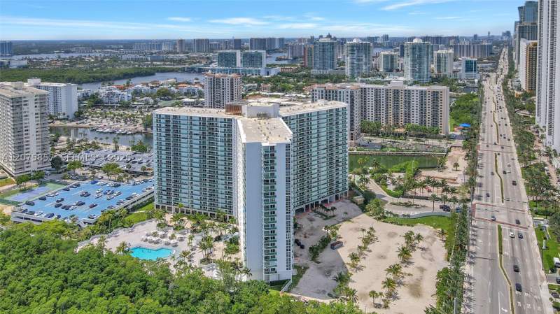 1 bedroom Condominium at 100 Bayview Dr 502, Arlen House East Condo, Sunny Isles Beach — photo 2