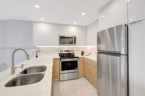 100 Bayview Dr 502, Sunny Isles Beach FL - photo 8 of 16