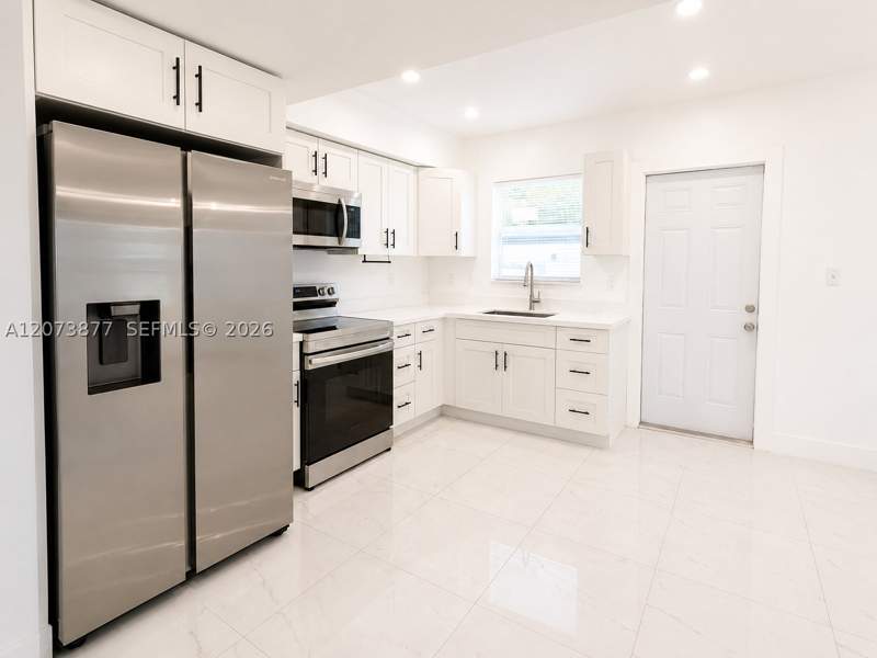 5 bedroom SingleFamilyResidence at 1800 NE 154th St, Economy Homesites, North Miami Beach — photo 4